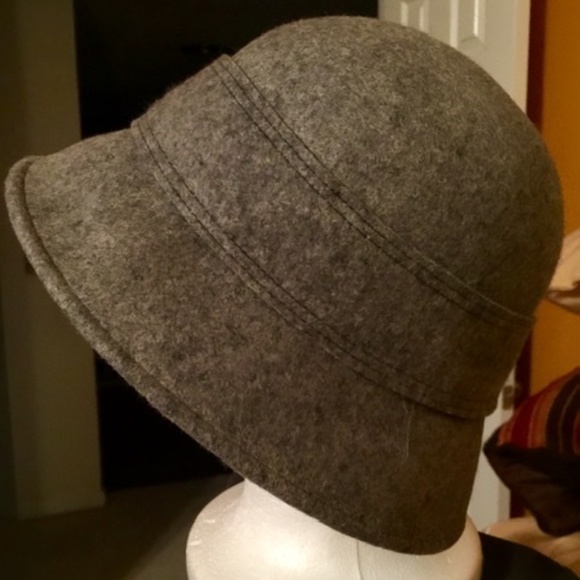 Ladies hat - Picture 4 of 5
